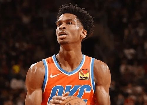 更因为他在 更因为他在