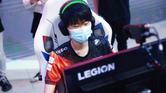 他们通过不 他们通过不